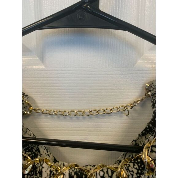 Snakeskin Patterned Sleeveless Blouse - Picture 4 of 8